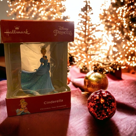 Collectible Hallmark Cinderella Christmas Tree Ornament New in box - Picture 1 of 2